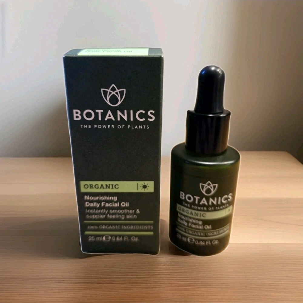 NEW Botanics Organic Nourishing Daily Facial Oil .84 Fl Oz